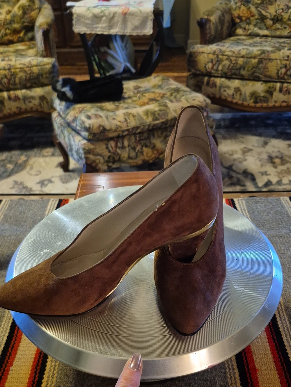 Escada:Made In Italy:Tan Suede/Gold Trim Stunning Italian Leather.Vintage Sz.6AA